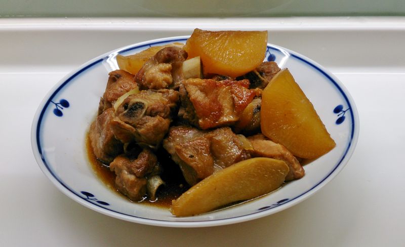 白蘿蔔滷小排