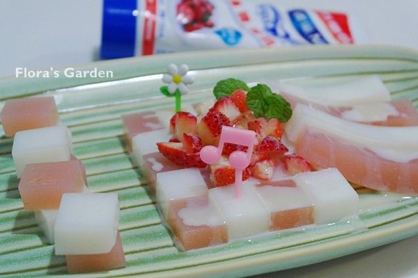 草莓煉乳果凍♥草莓就愛鷹牌煉奶