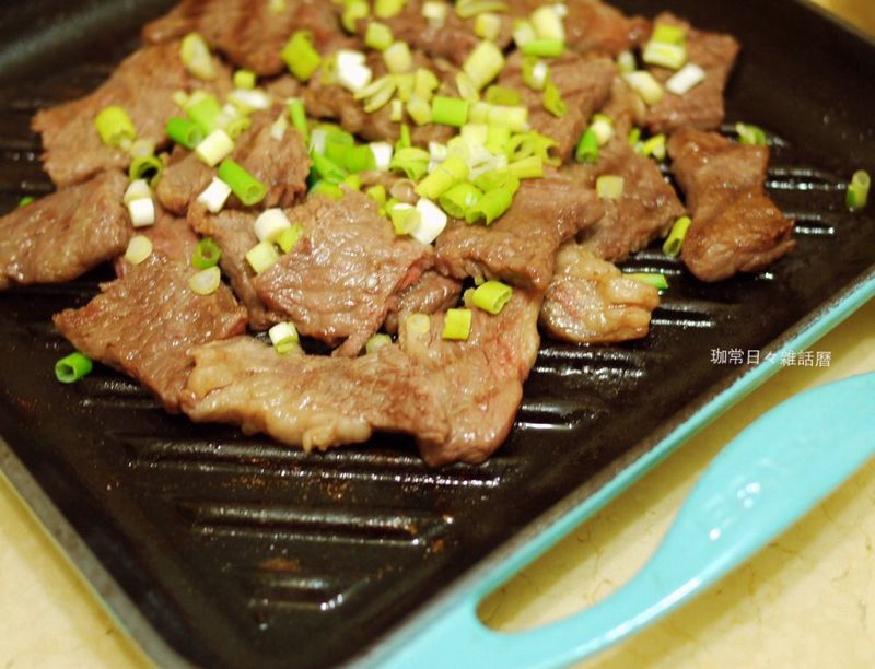 蠔油香煎牛小排佐蔥花