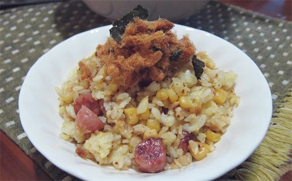 男朋友蛋炒飯（香腸玉米蛋炒飯）