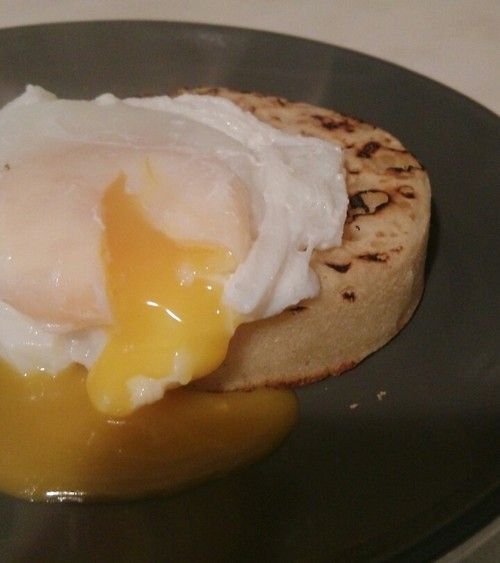 當水波蛋遇上烤煎餅 (poached egg & crumpet)