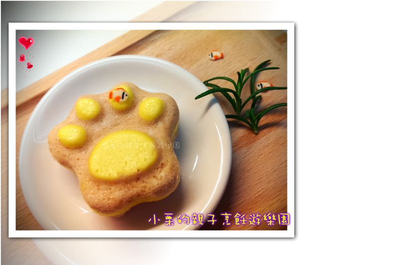小貓偷魚吃~