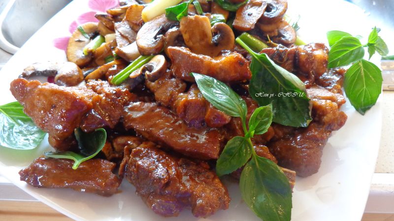 蠔油炒豬柳" 拼"煎蘑菇
