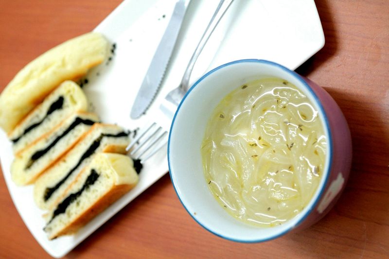 [小湯的美味食譜] 法式洋蔥濃湯 Le Creuset, Staub鑄鐵鍋實做