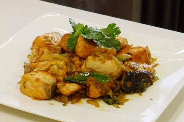 酸菜炒鮭魚(豆油伯純釀醬油食譜)