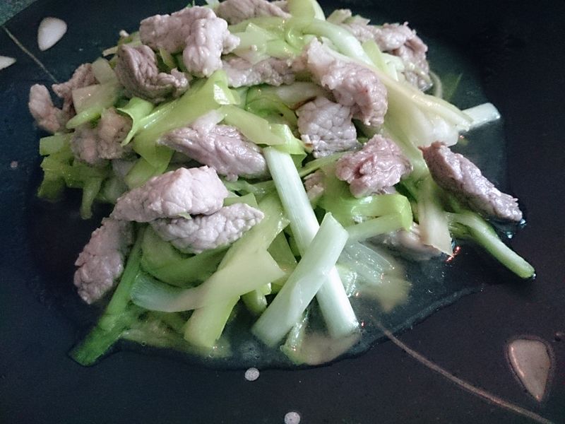 韭黃肉絲[小心上癮]