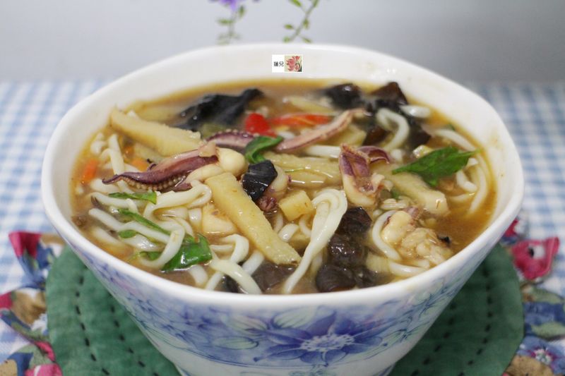 沙茶炸醬海鮮麵