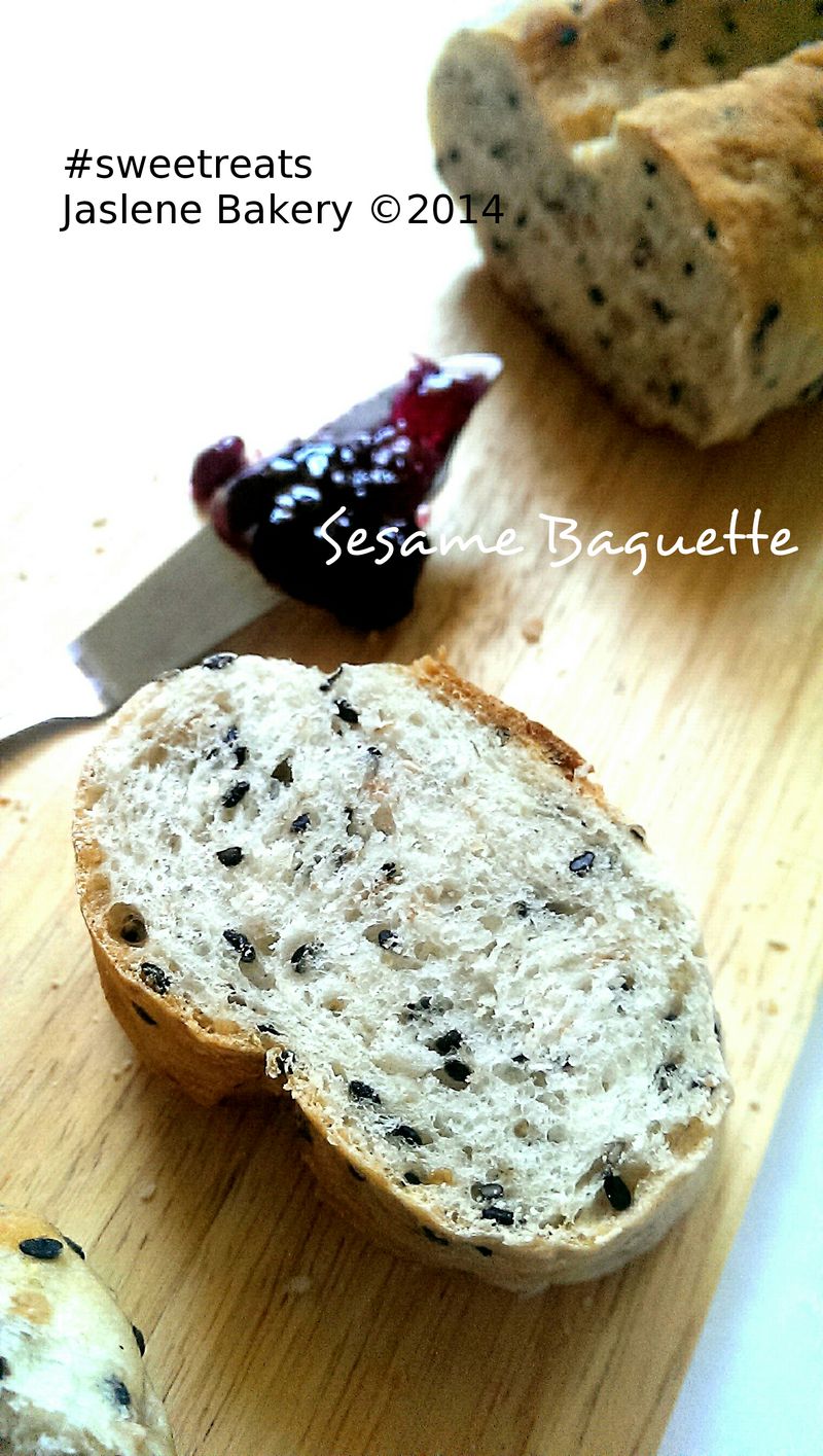 外酥內軟，芝麻小法國麵包baguette