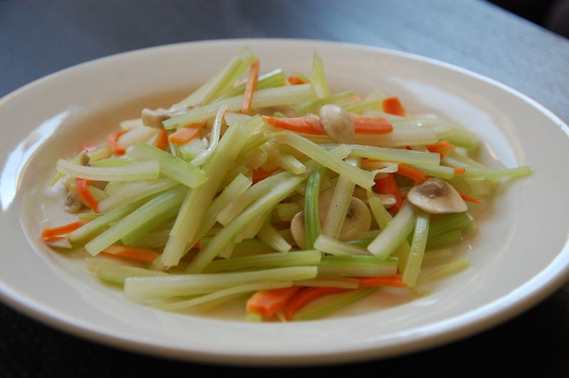 清炒芹菜