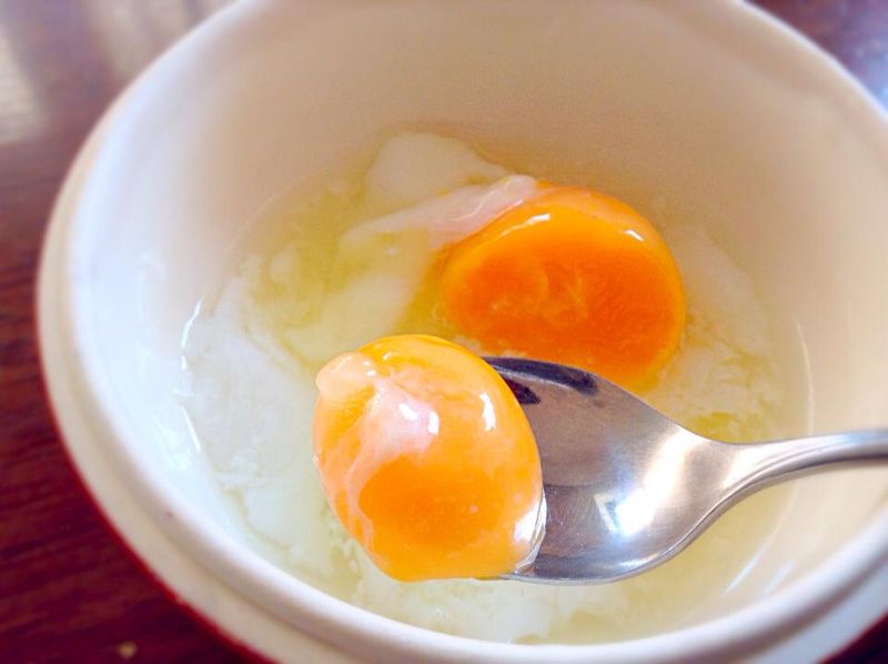 冷涷蛋變溫泉蛋（溫泉蛋蓋飯）