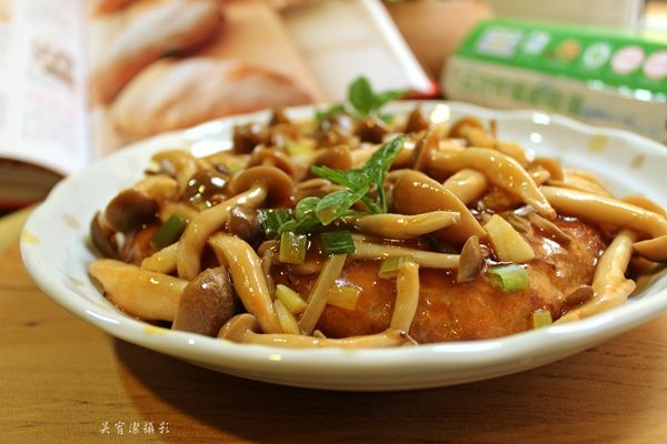 薯泥肉餅燴鮮菇