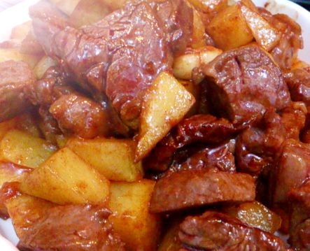 家常便飯: 黃金薯仔牛柳粒