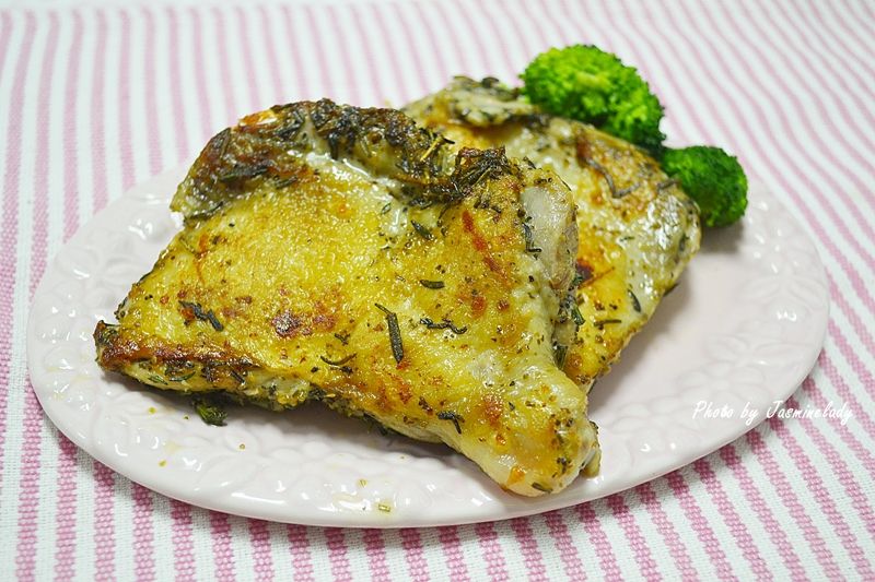 迷迭香煎雞腿排~外酥脆 內juicy