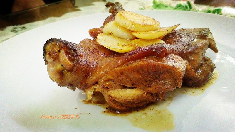 黑胡椒香蒜嫩煎雞腿排-放山古早雞在我家