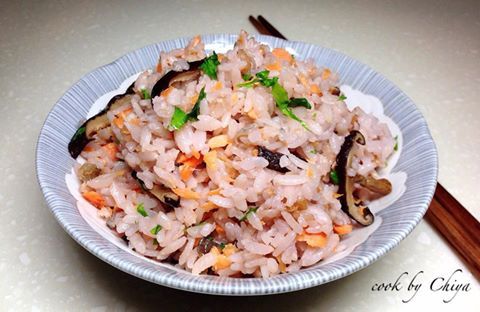 芹味鮭魚香菇彩米炊飯
