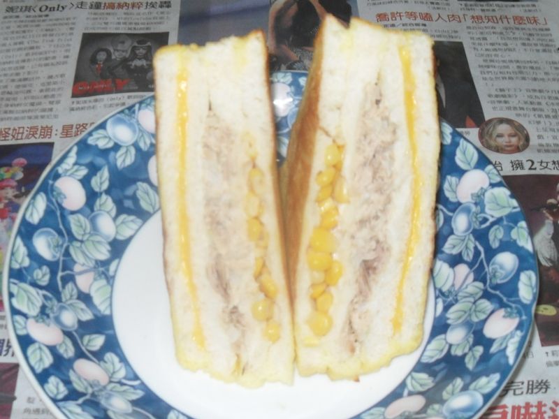黃金鮪魚玉米芝士三明治