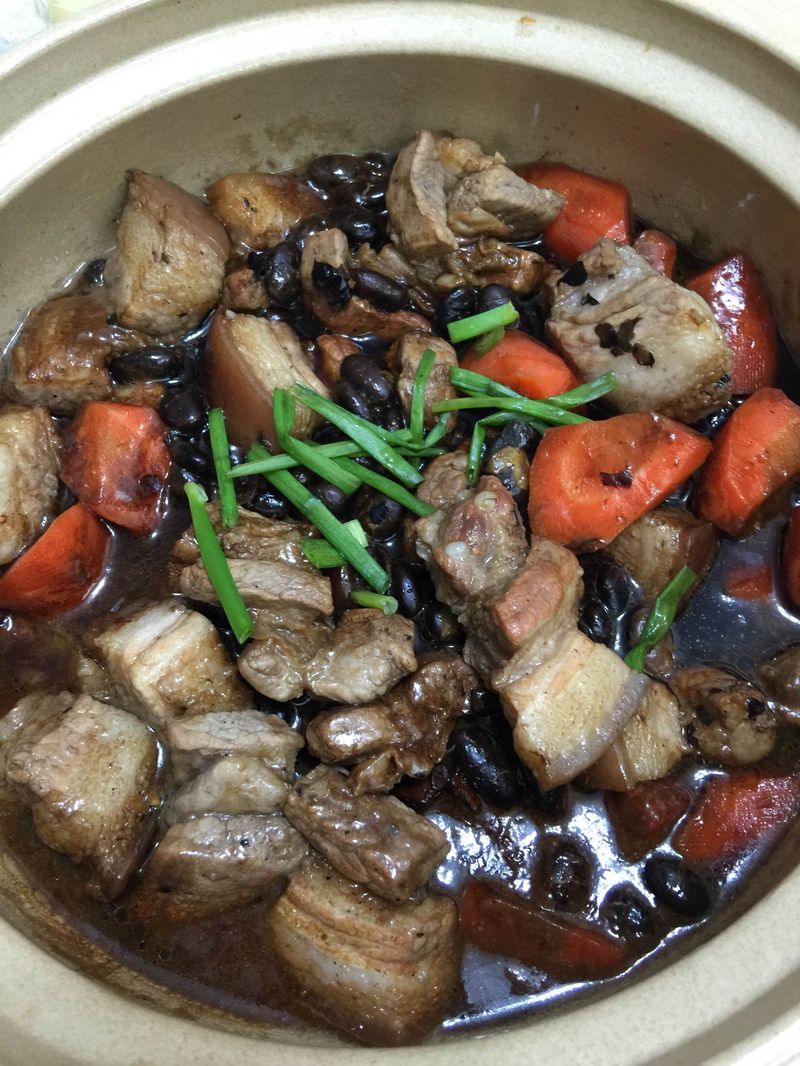黑豆燜豬腩肉
