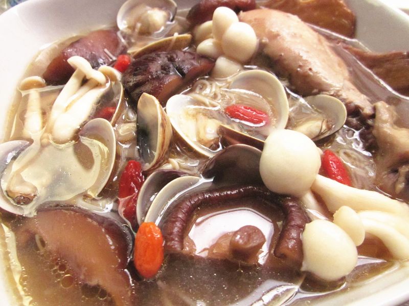 麻油香菇雞蛤蜊鍋【小七食堂回家煮】