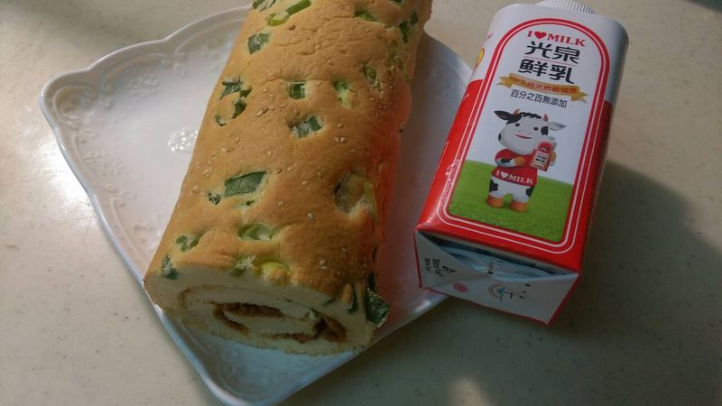 {光泉鮮奶}蔥花卷卷
