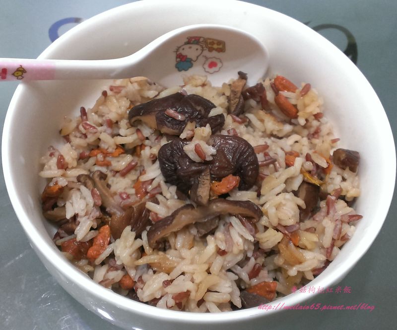 【大同電鍋料理】香菇枸杞紅米飯
