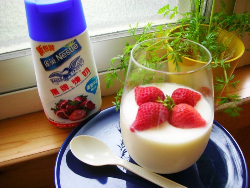 草莓煉奶酪.鷹牌煉奶
