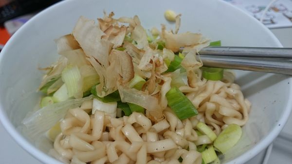 柴魚蔥香乾拌麵