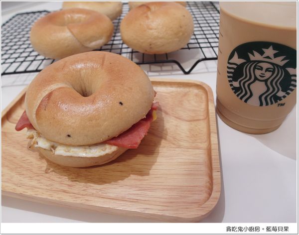 胖嘟嘟的藍莓貝果