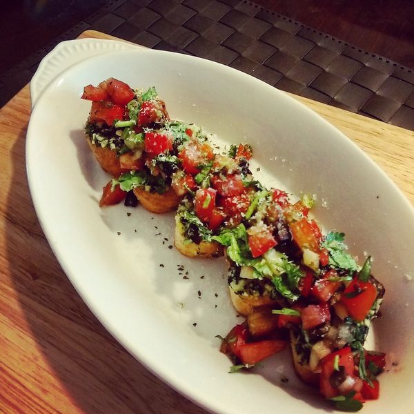 義式蕃茄丁佐大蒜麵包