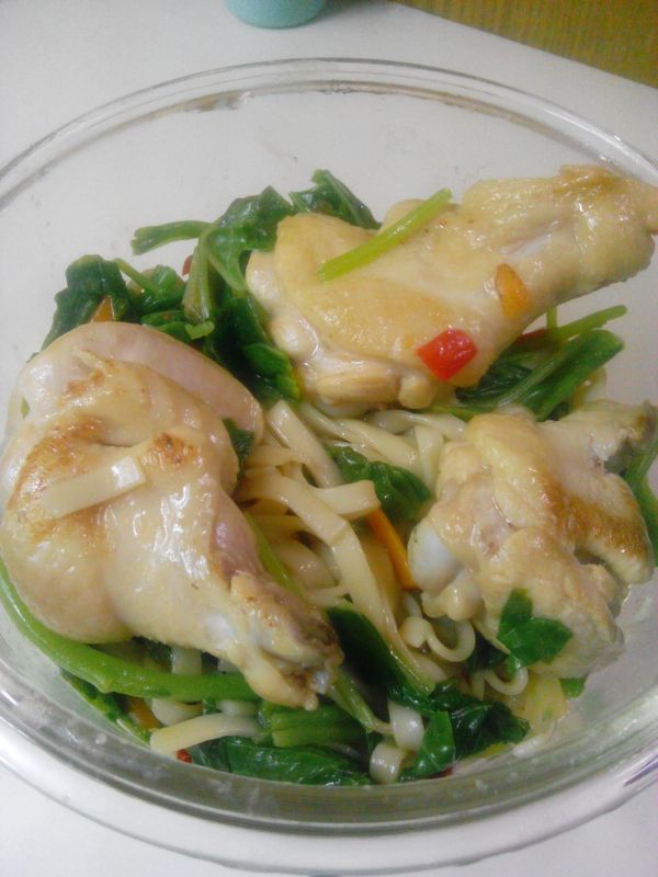 莧菜炒麵佐雞小腿(電磁爐輕鬆做)