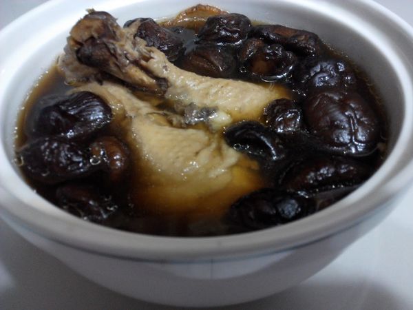 補血補氣~香菇雞腿湯