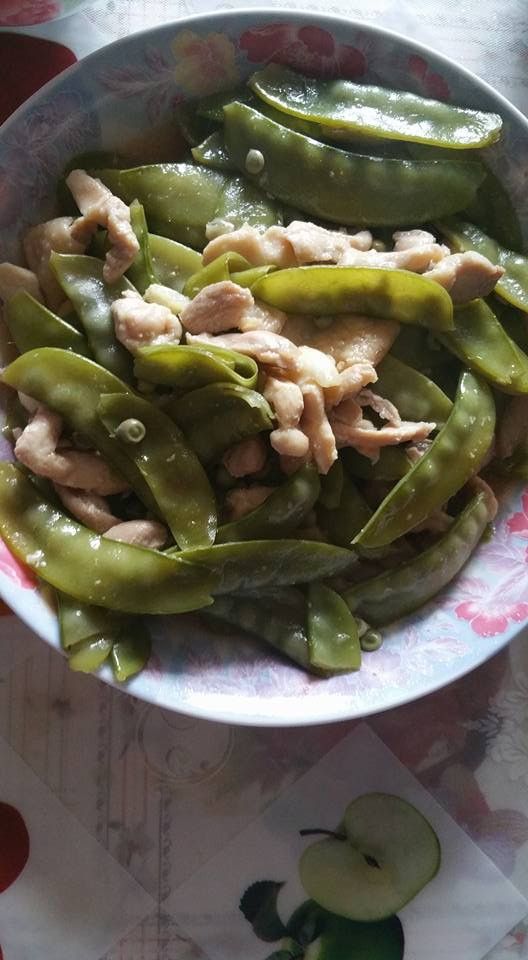 雞腿肉炒荷蘭豆
