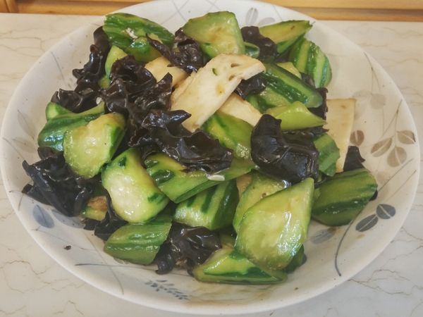 絲瓜雲耳炒魚片