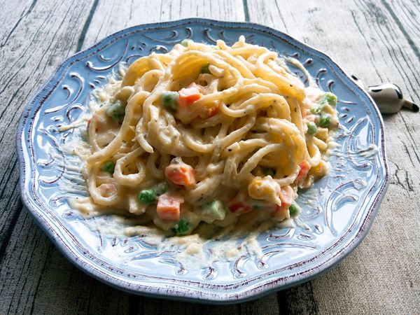 奶油白醬時蔬義大利麵