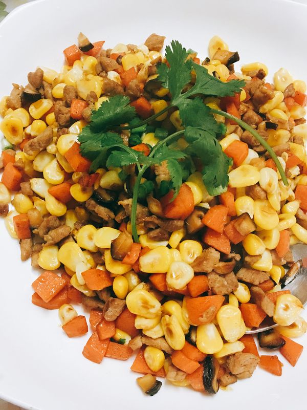 粟米胡蘿蔔冬菇炒肉粒