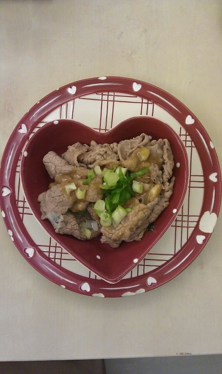 水煮牛肉片佐紅油炒手醬