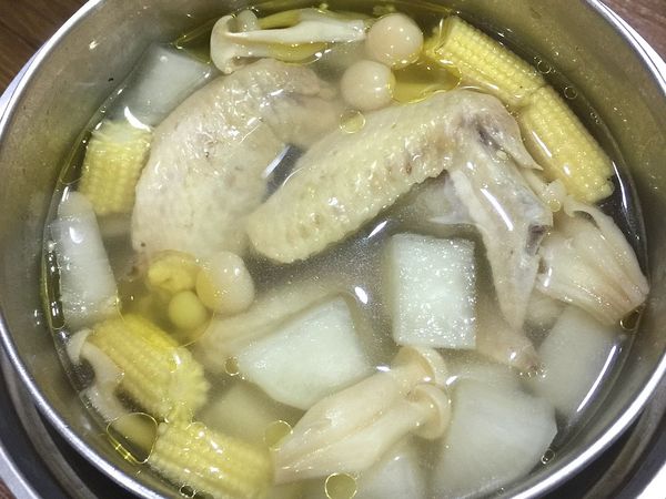 蘿蔔玉米筍菇菇雞湯