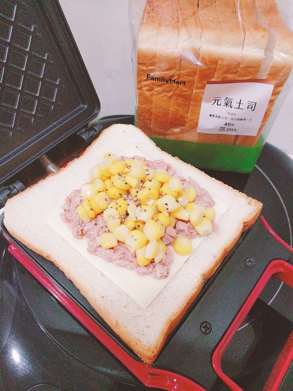 熱壓鮪魚玉米起司吐司