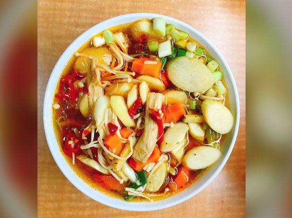 茭白筍金針菇紅蘿蔔勁辣醬燒冬粉