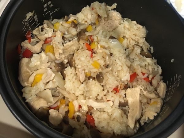彩椒菇菇雞肉炊飯