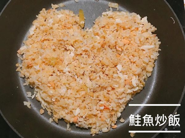 隔夜白飯《日式鮭魚炒飯》