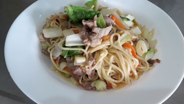 ღ輕食ღ 古早味肉絲炒麵