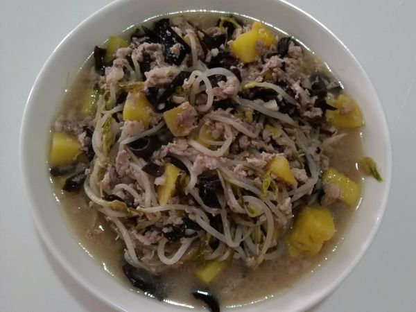 鳳梨黑木耳豆芽炒肉