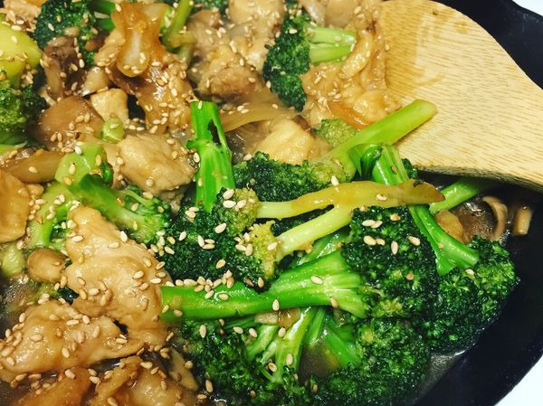 美式中餐《蘑菇雞肉炒花椰》