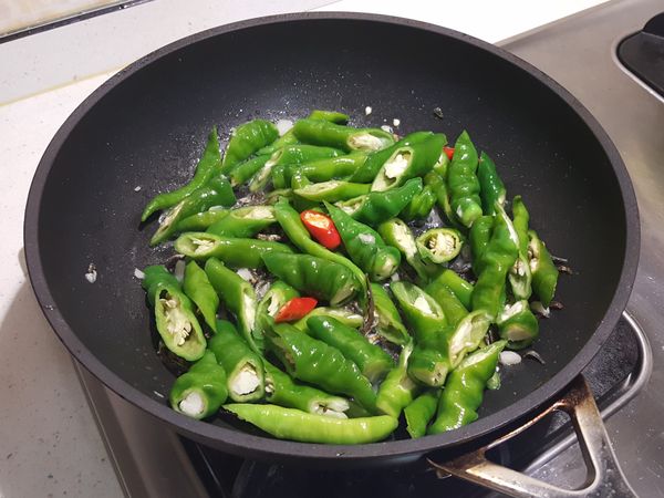 *超級下酒料理*糯米椒炒小魚干