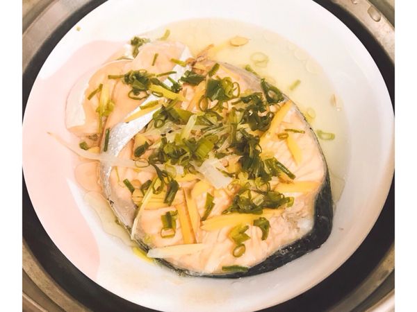 清蒸鮭魚（電鍋料理）