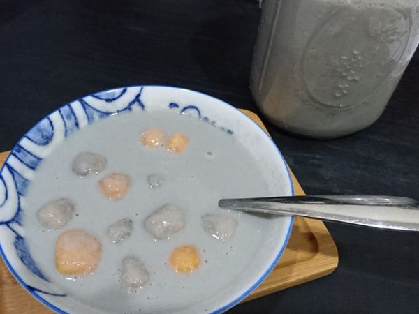 濃郁芝麻豆漿+芋圓