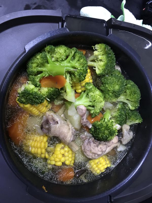 燦坤右昌店～五色蔬菜雞肉湯