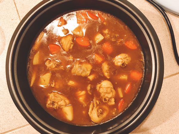 金黃色雞肉咖哩