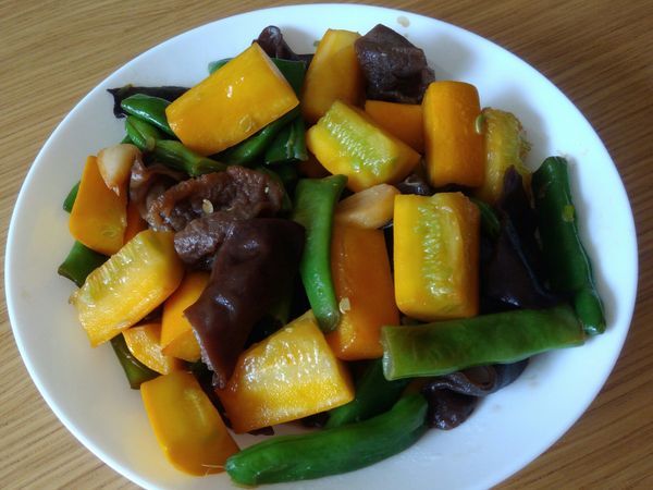 炒櫛瓜木耳醜豆