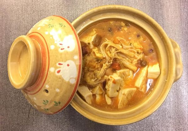 肥肥貓酸辣金針菇豆腐煲